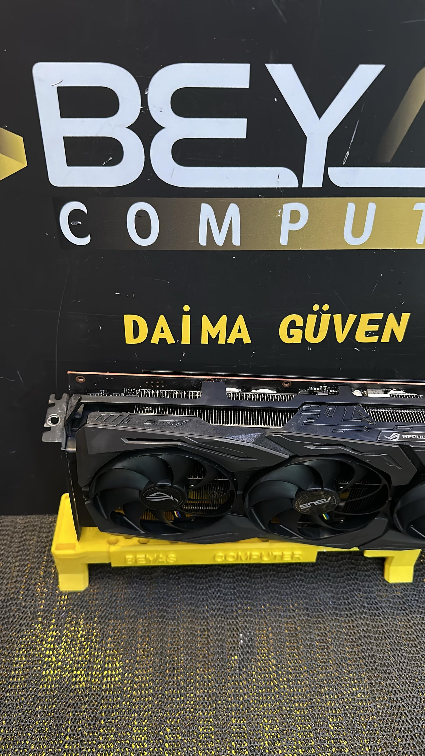 Asus ROG Strix Radeon RX 5700 XT OC Ekran Kartı