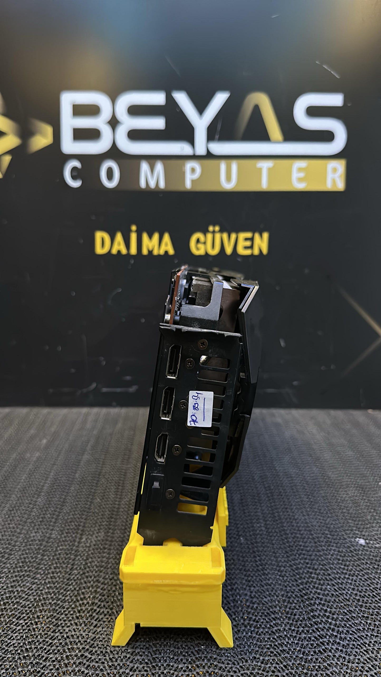 Asus ROG Strix Radeon RX 5700 XT OC Ekran Kartı