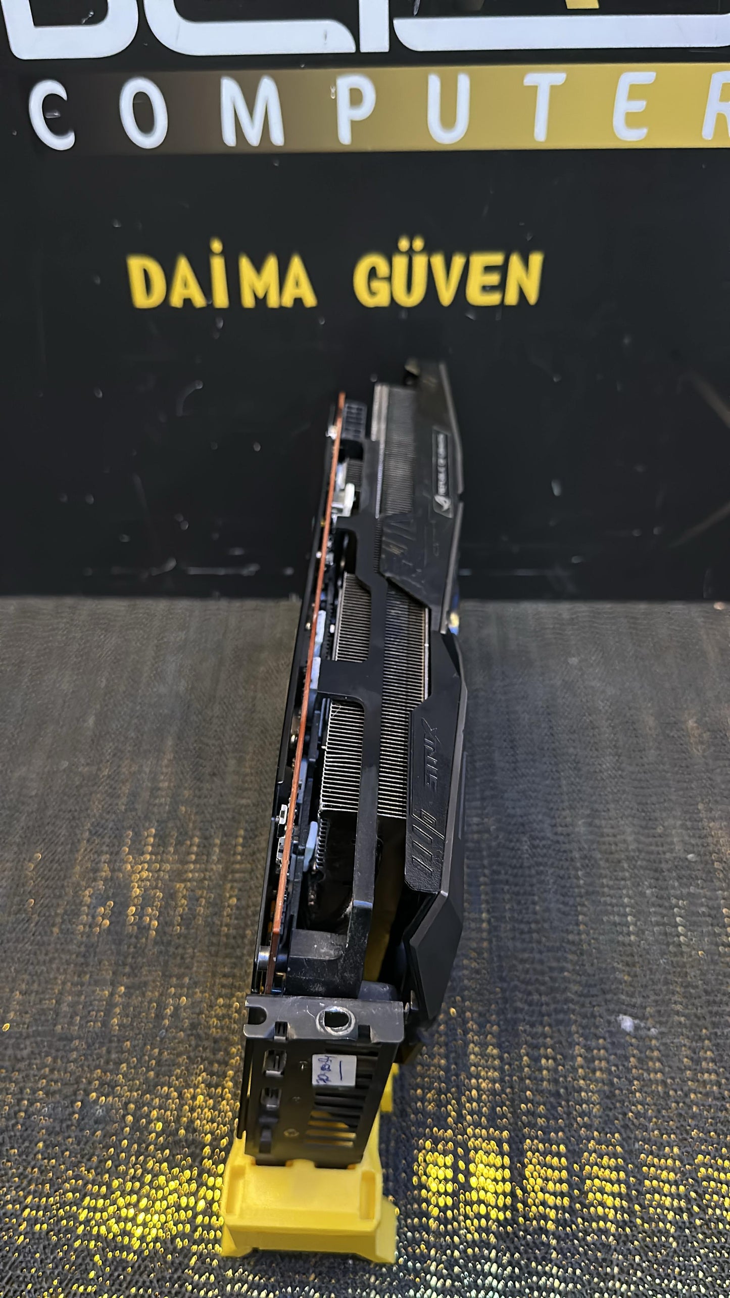 Asus ROG Strix Radeon RX 5700 XT OC Ekran Kartı