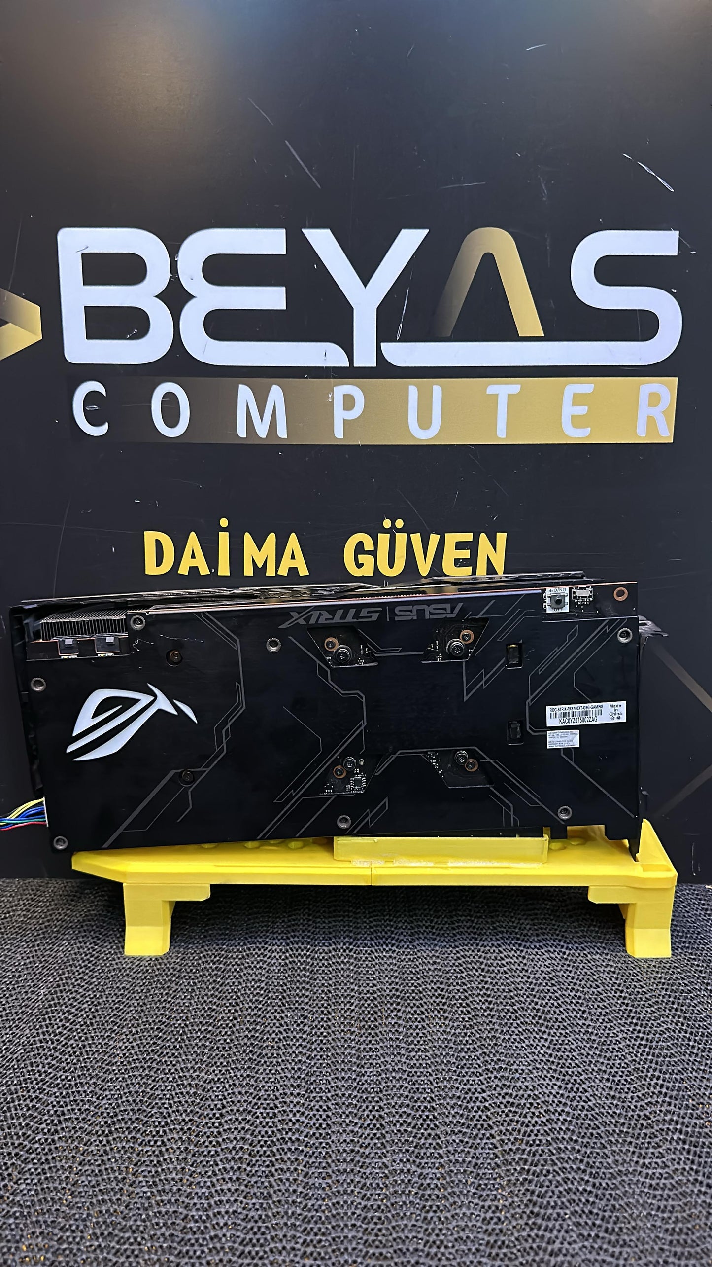 Asus ROG Strix Radeon RX 5700 XT OC Ekran Kartı