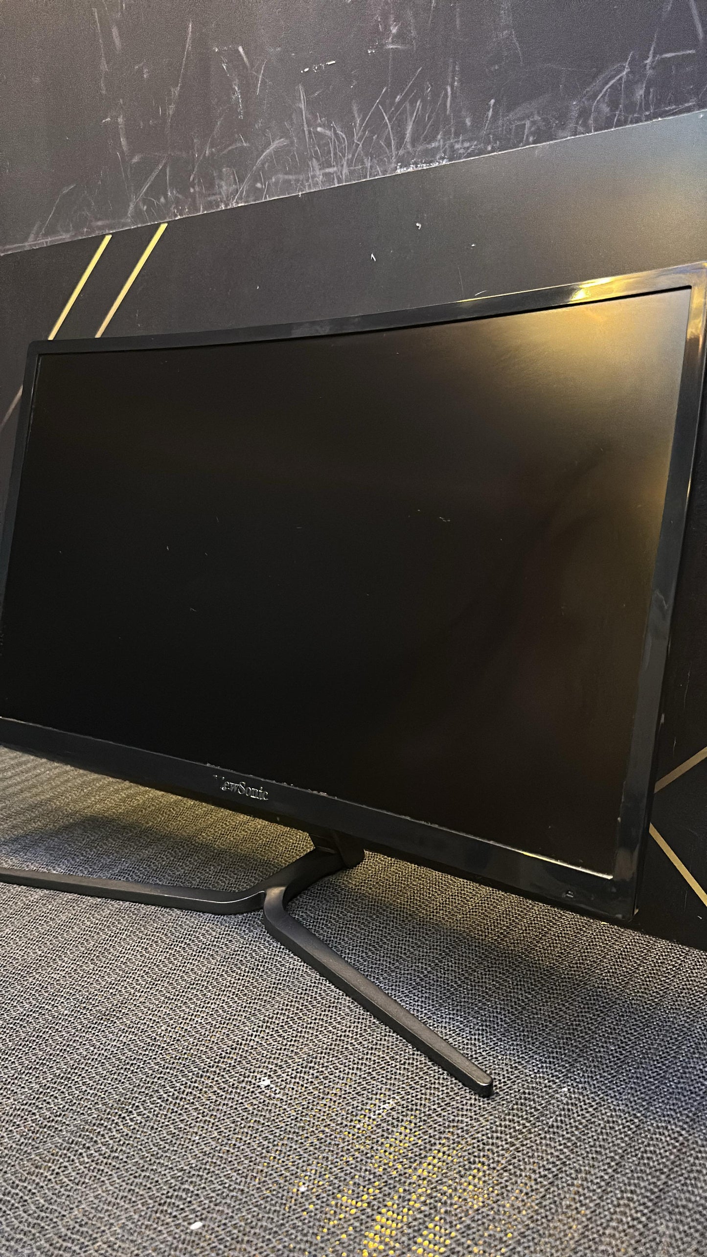 ViewSonic Curved Oyuncu Monitörü / 24" / 144Hz